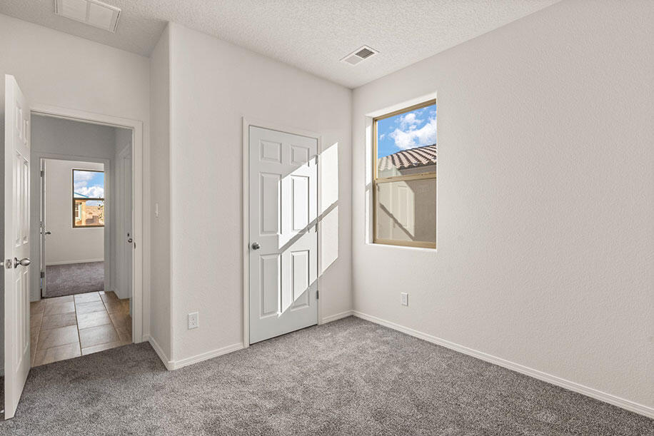1012 Vallecito Loop NW