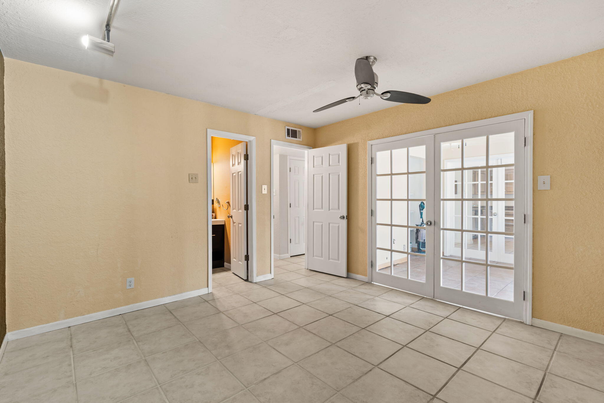 1706 ZAMORA Court