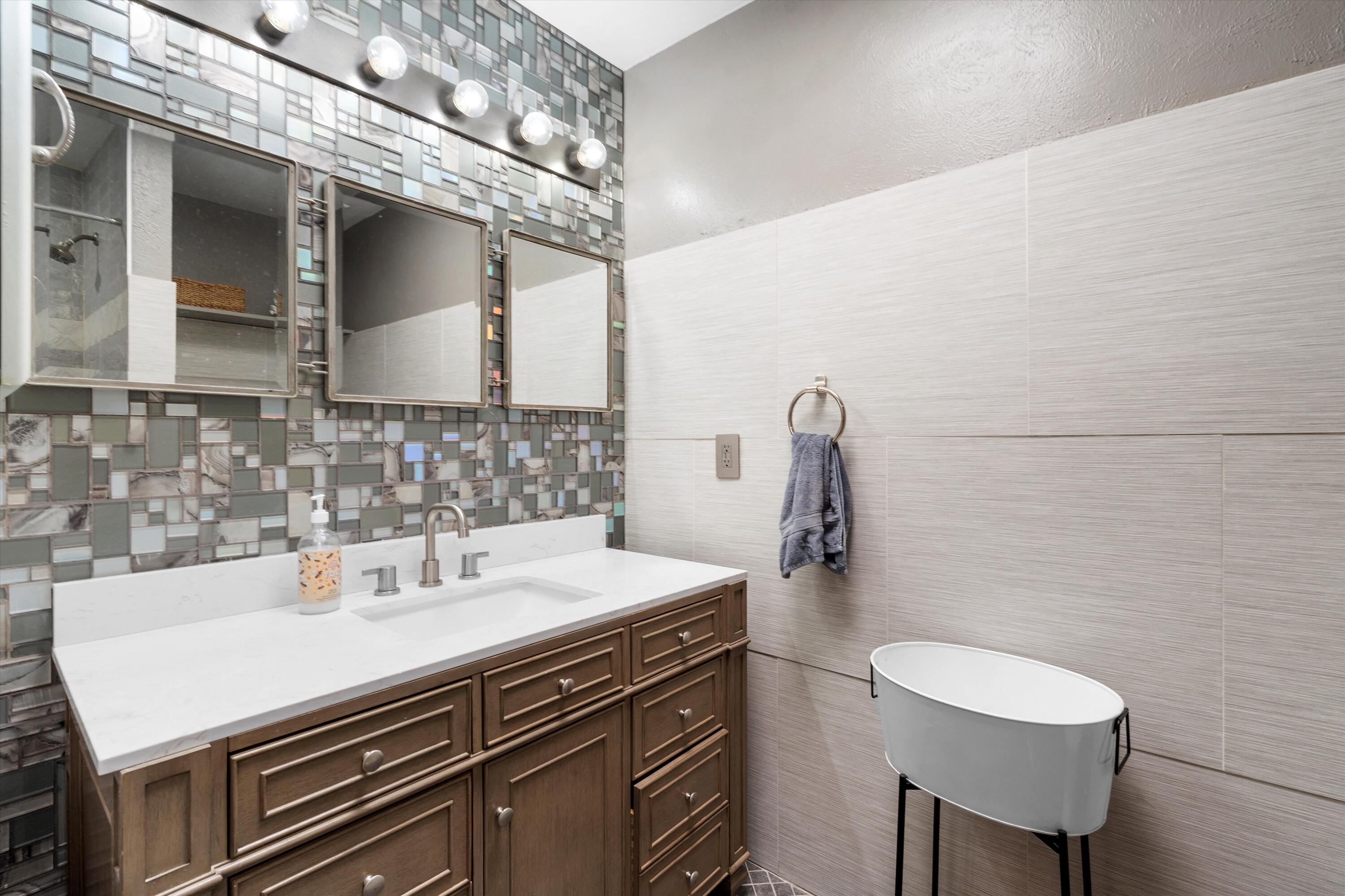 9809 ADMIRAL NIMITZ Avenue NE