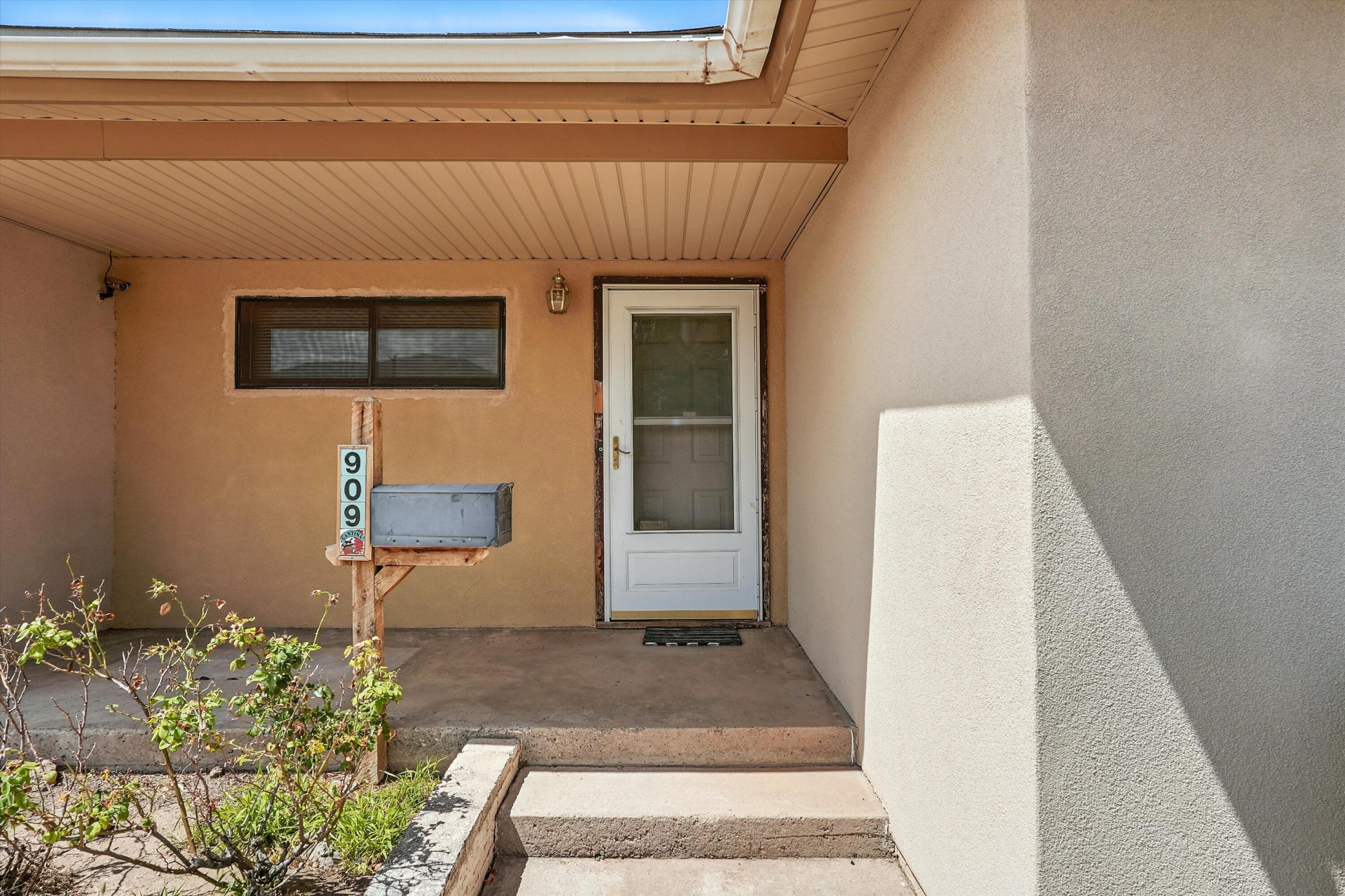 909 CEDAR Avenue