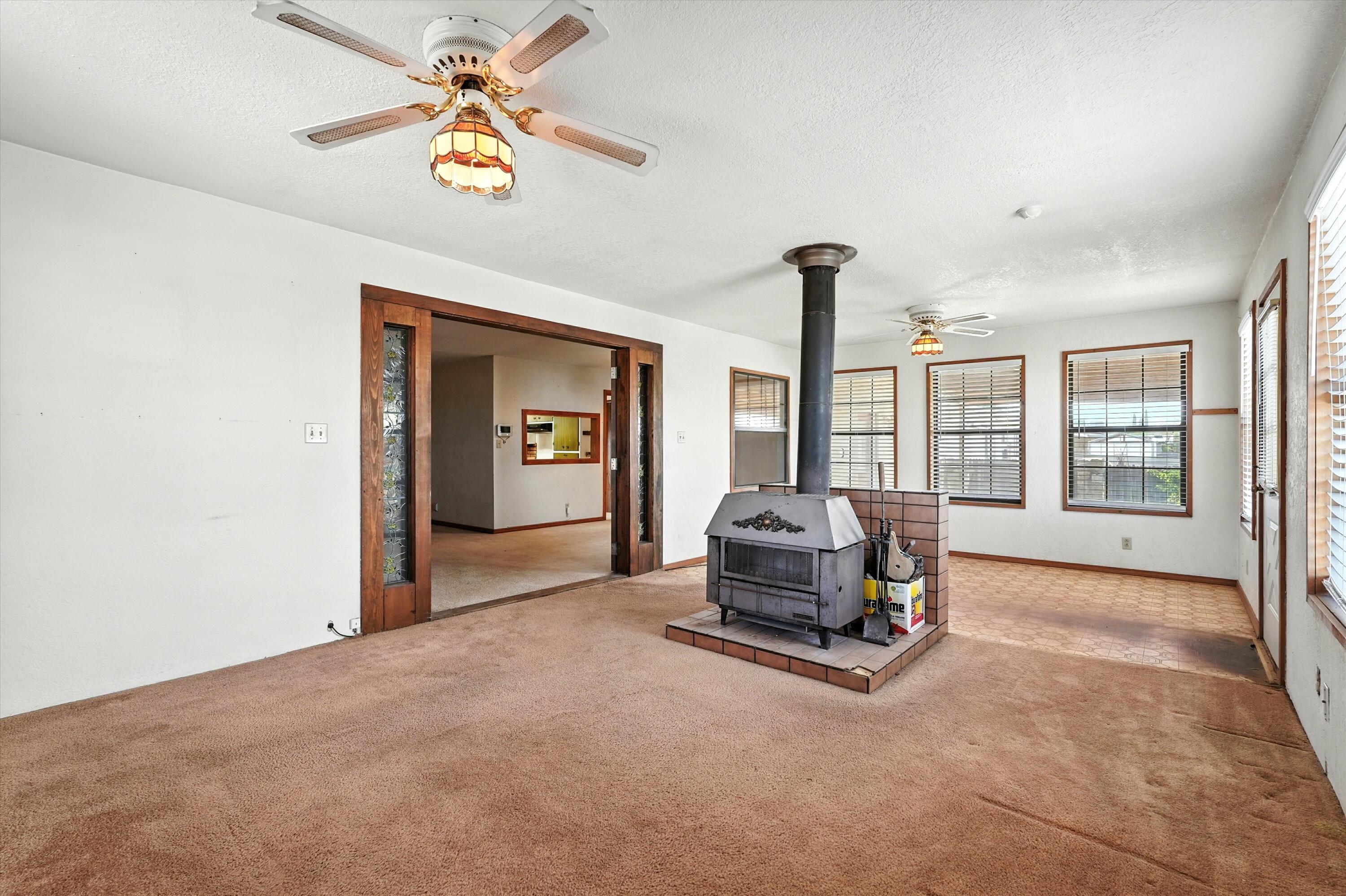 909 CEDAR Avenue