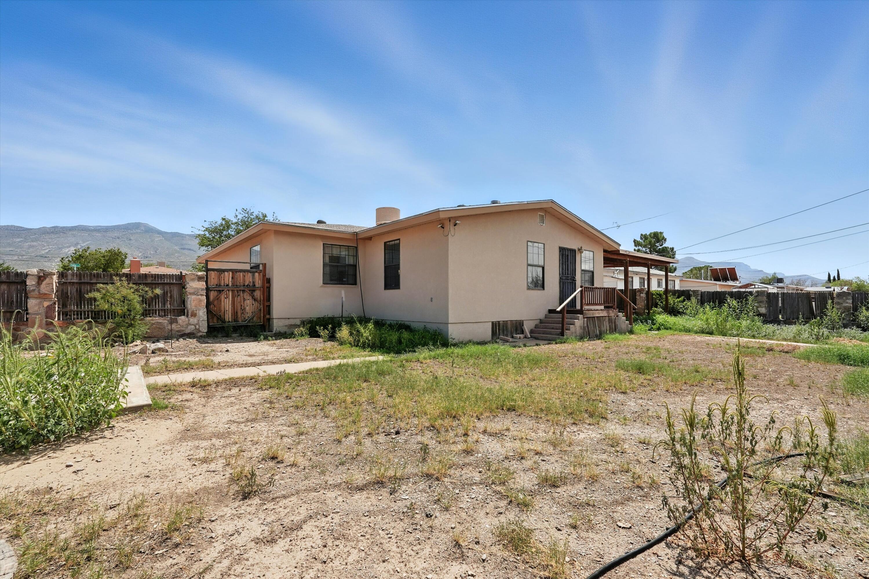 909 CEDAR Avenue