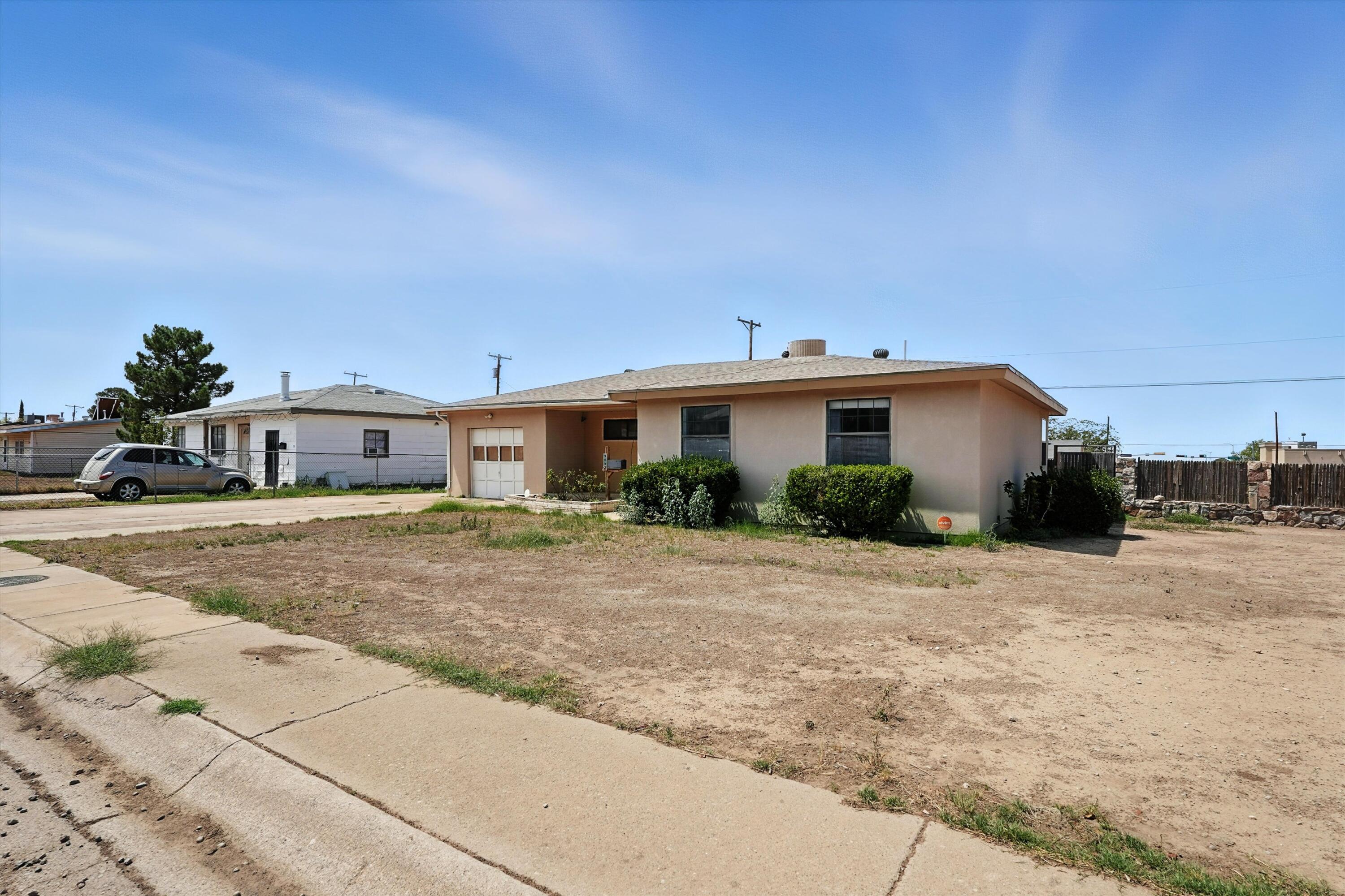 909 CEDAR Avenue