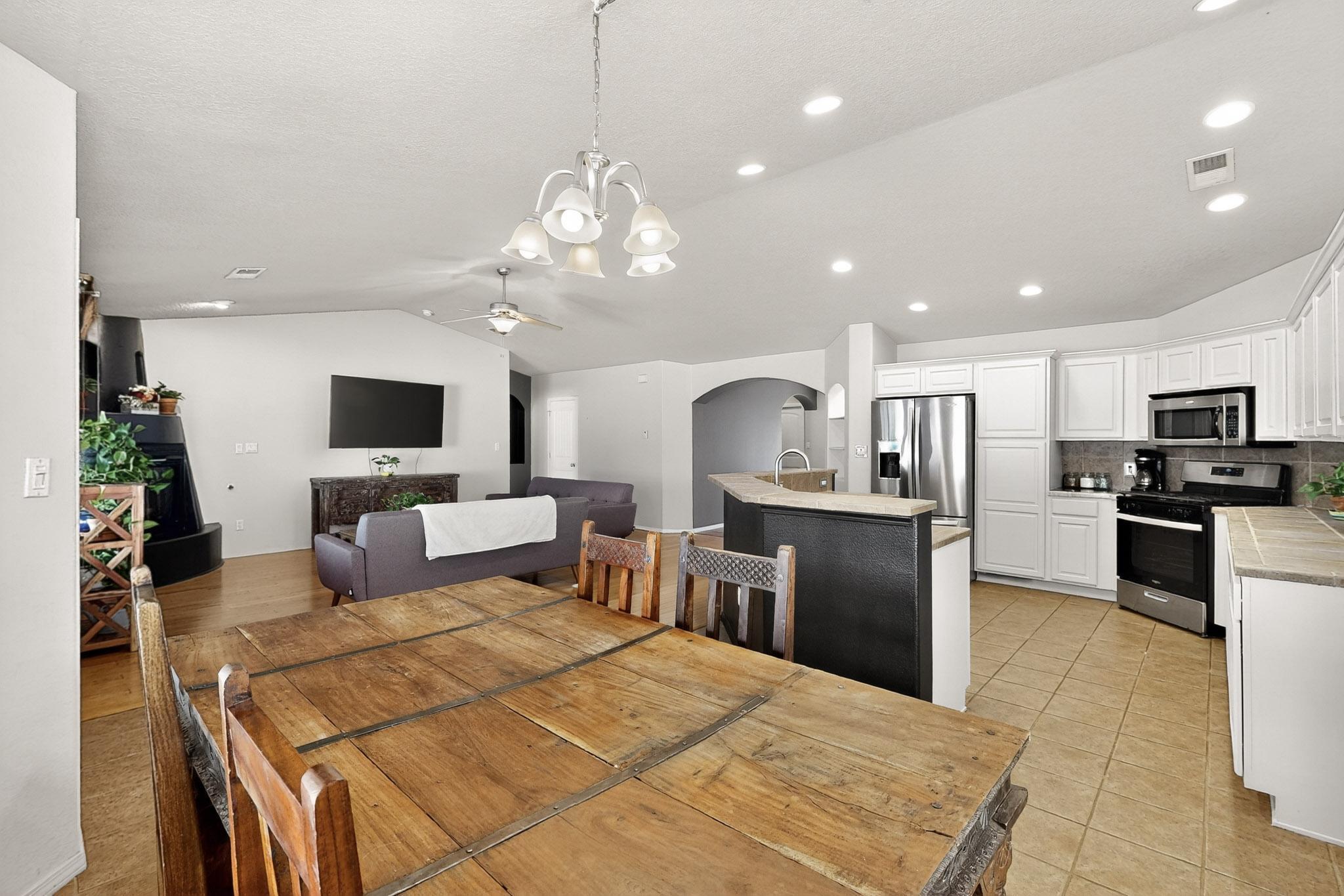 304 CALLE EVANGELINE