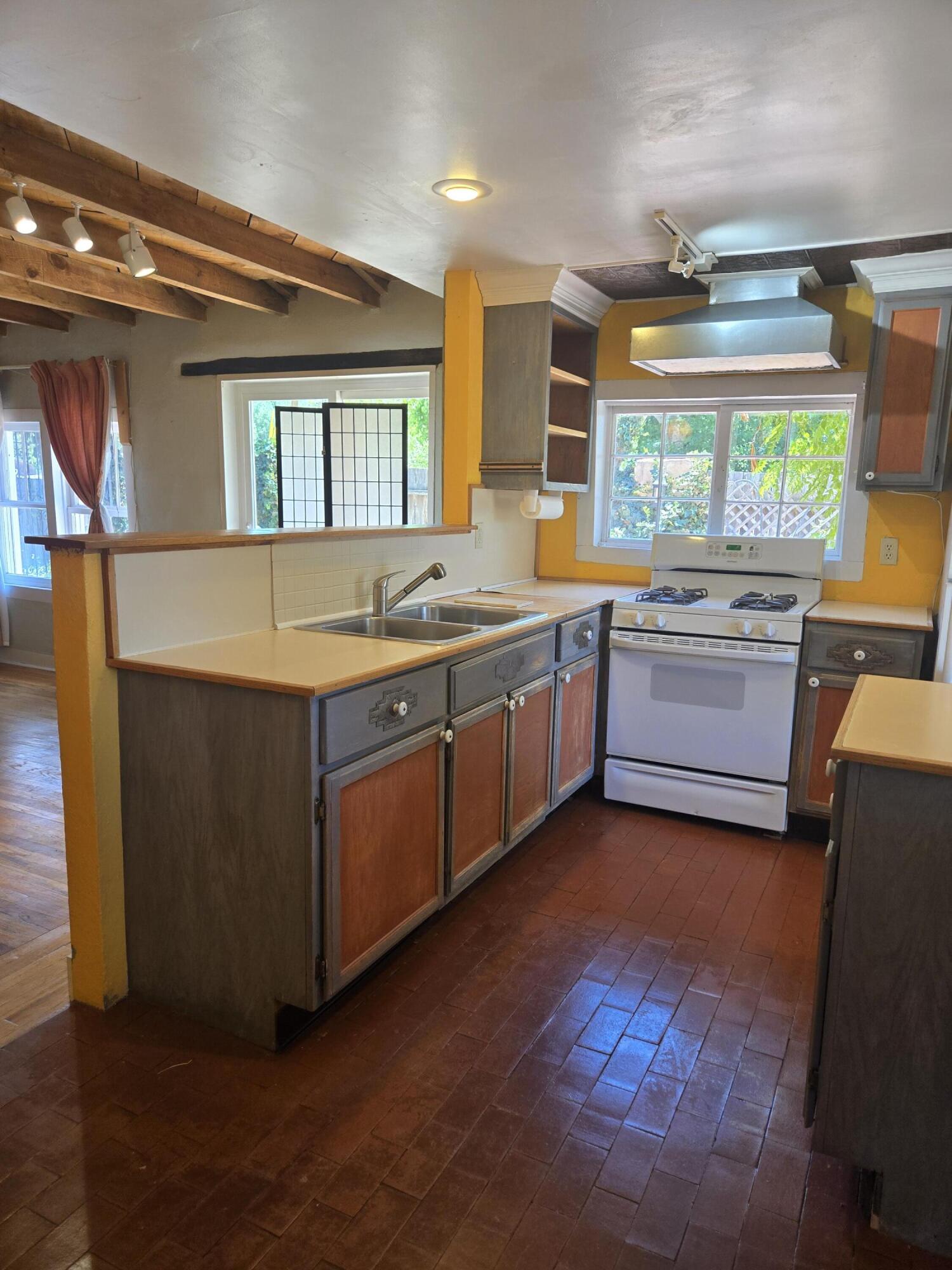 28 Fermin Chavez Road