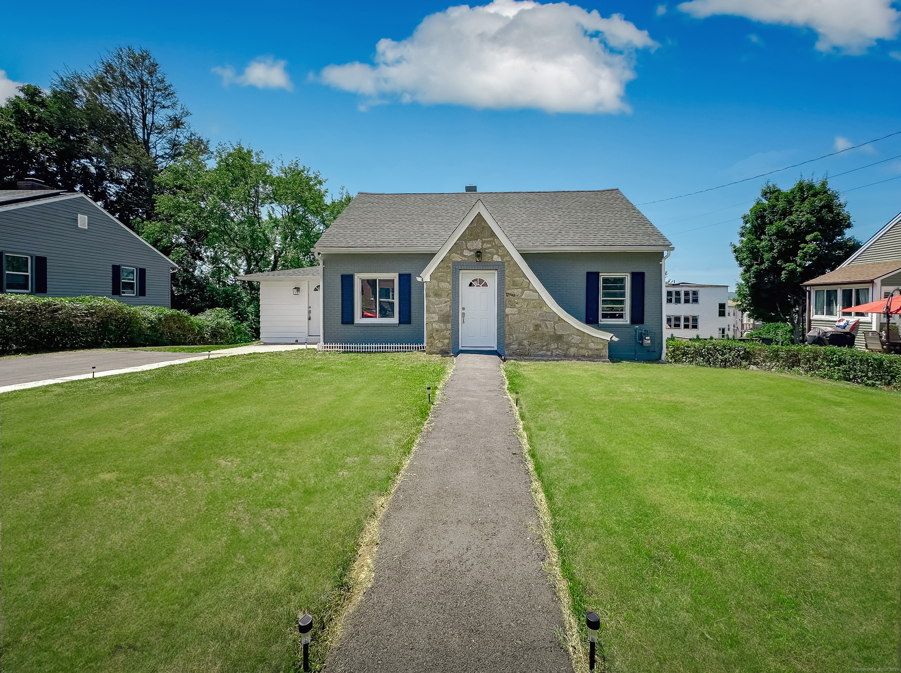 32 Donahue Street