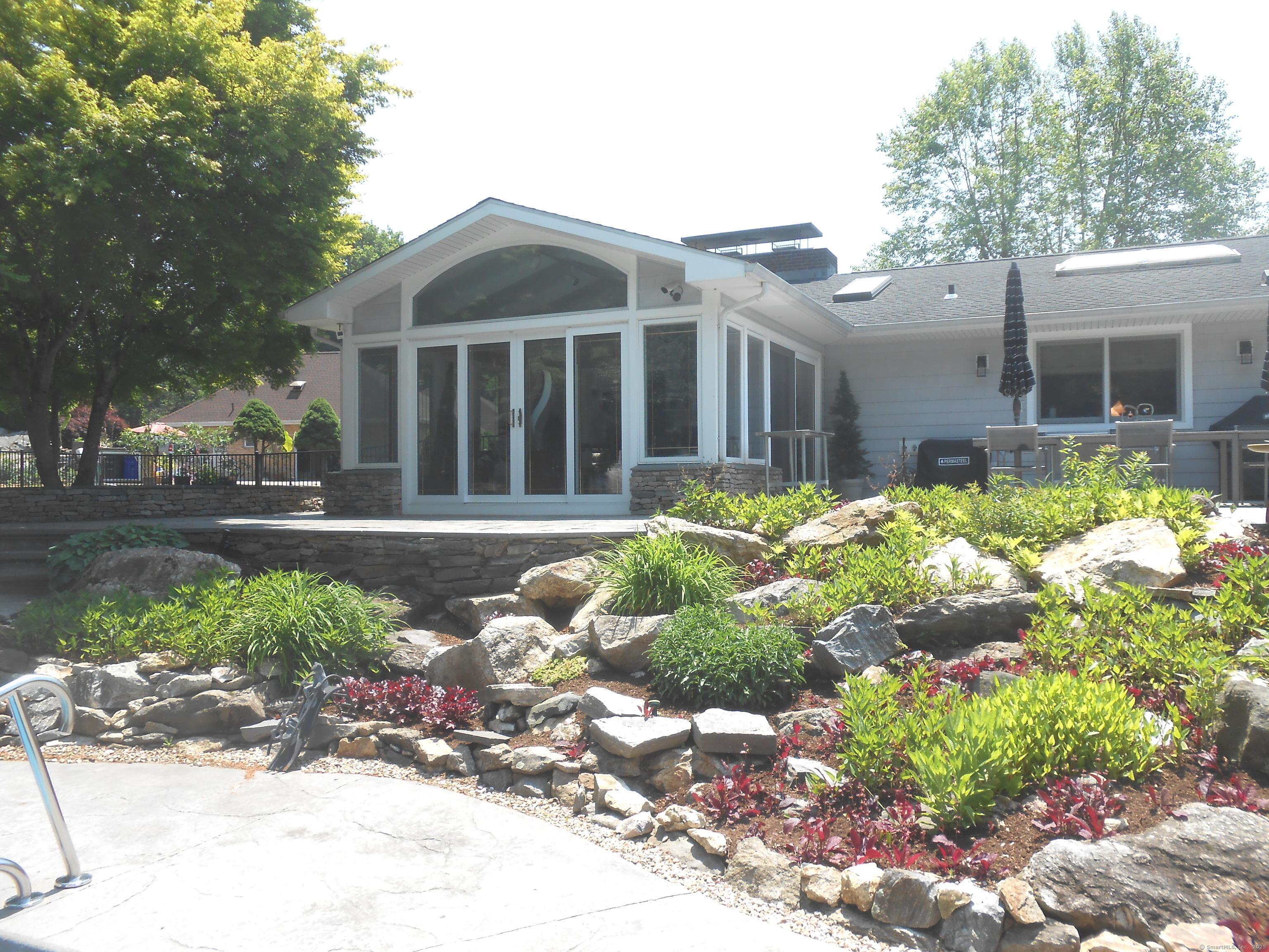9 Mirage Drive