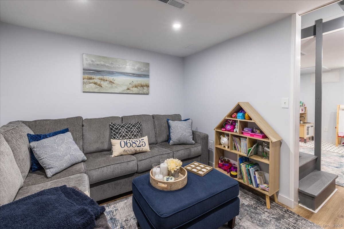 7 Melville Avenue