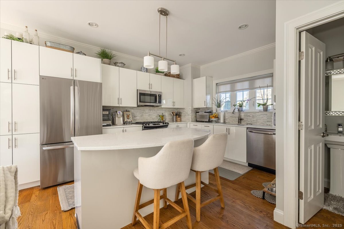 175 West Avenue 6