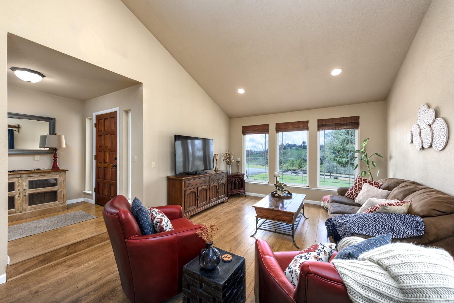2915 Josie Lane