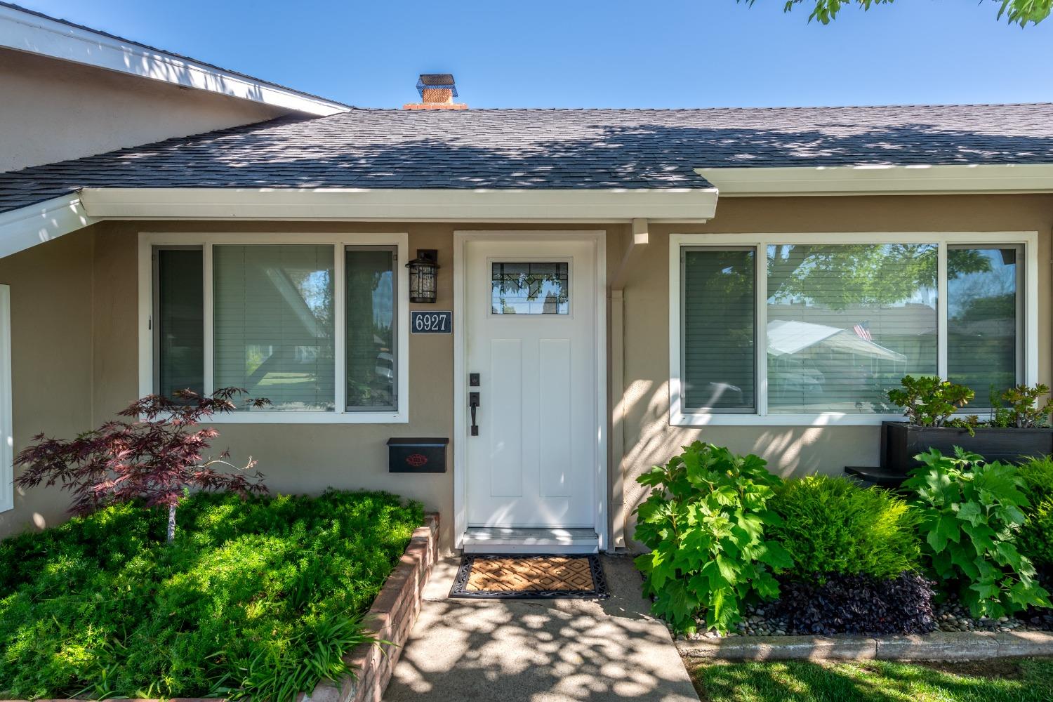 6927 Oak Spring Way