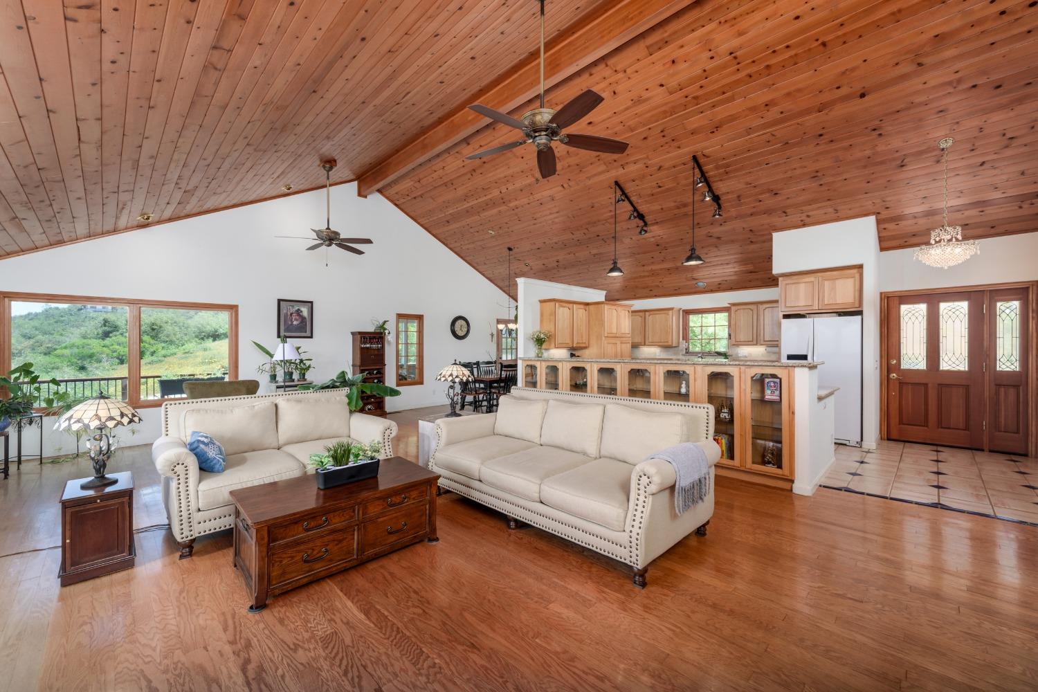 707 Kanaka Valley Road