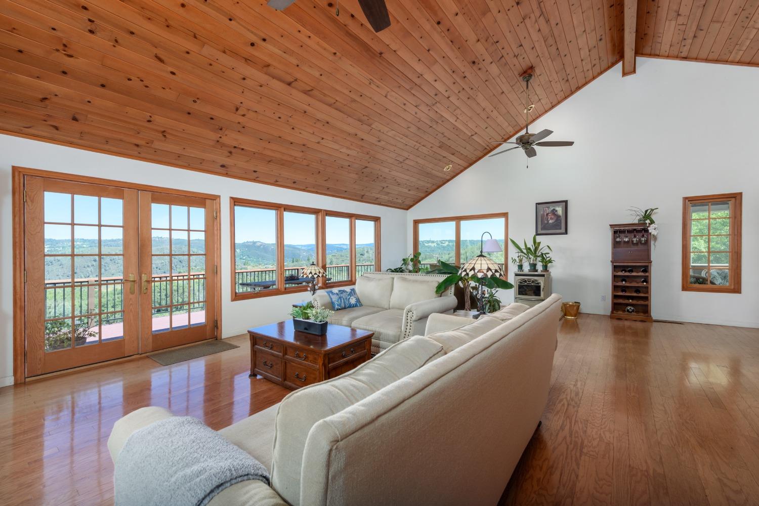 707 Kanaka Valley Road