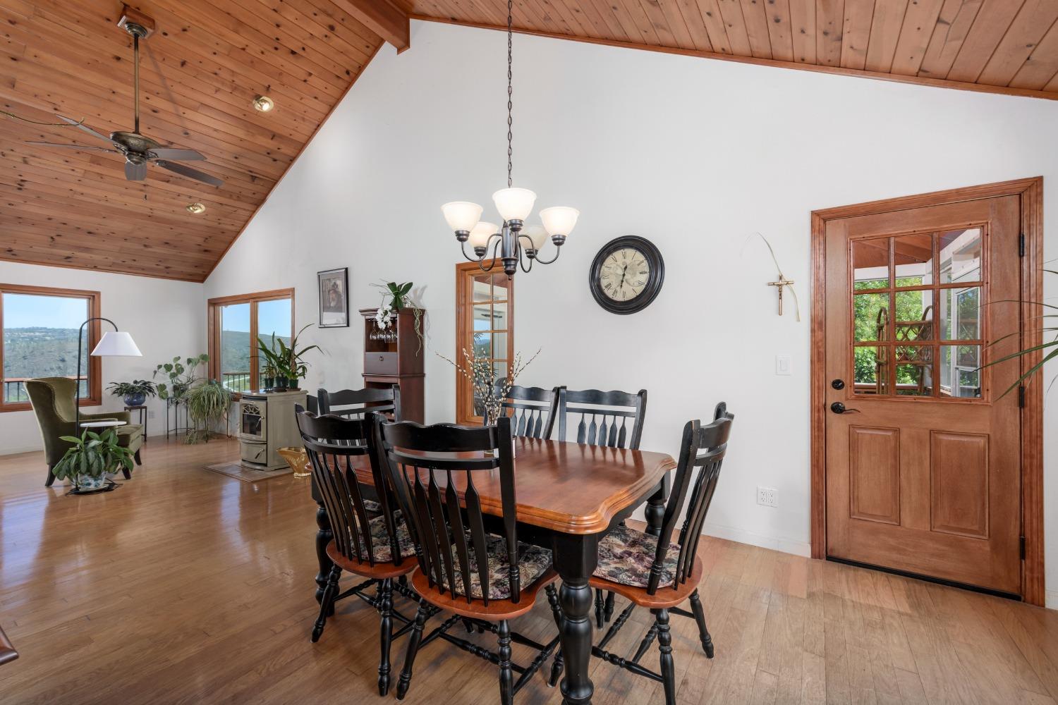 707 Kanaka Valley Road