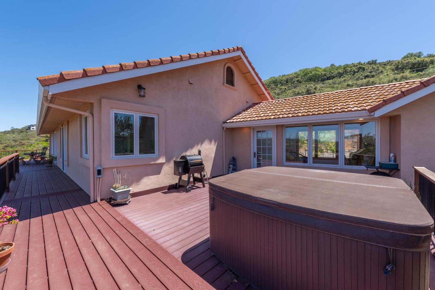 707 Kanaka Valley Road