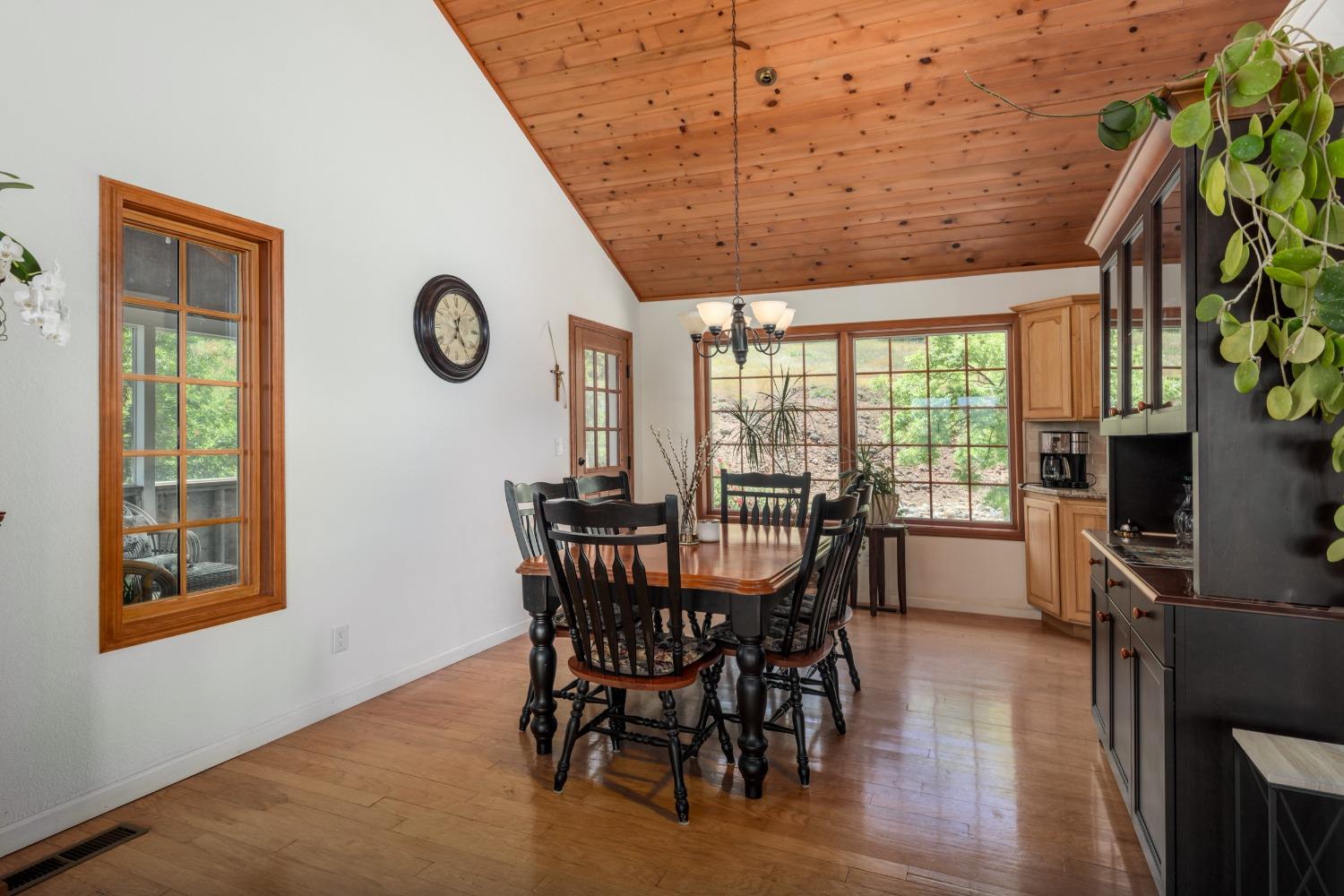 707 Kanaka Valley Road