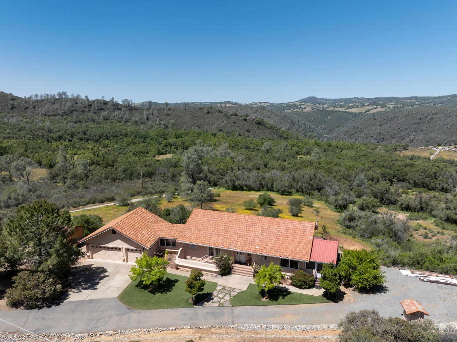 707 Kanaka Valley Road