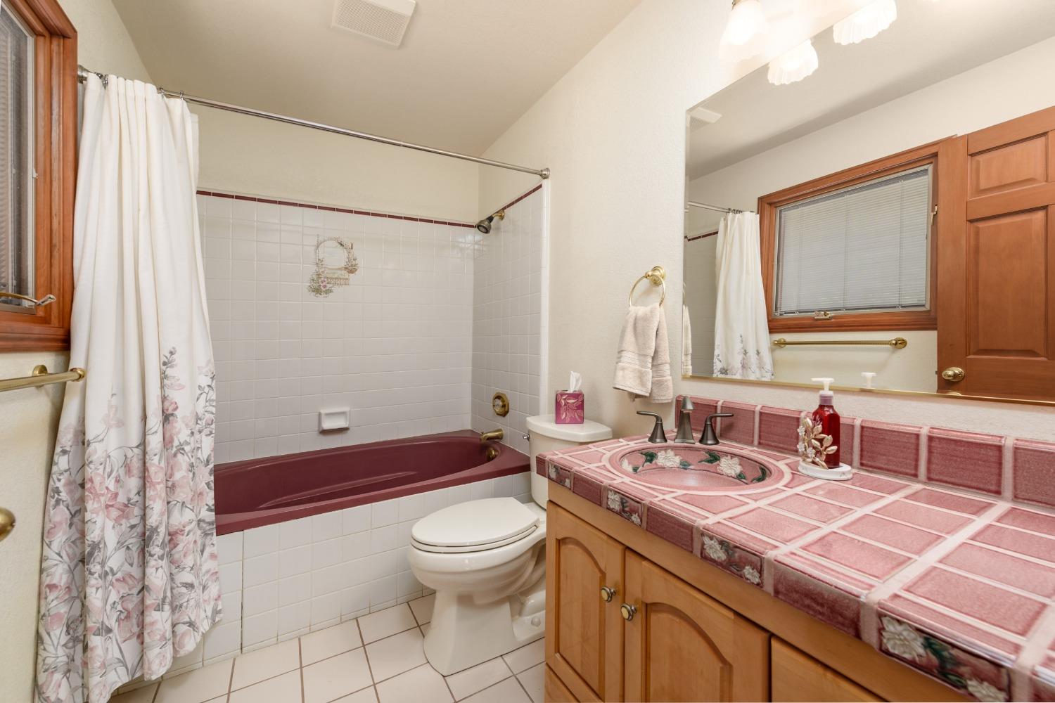 707 Kanaka Valley Road