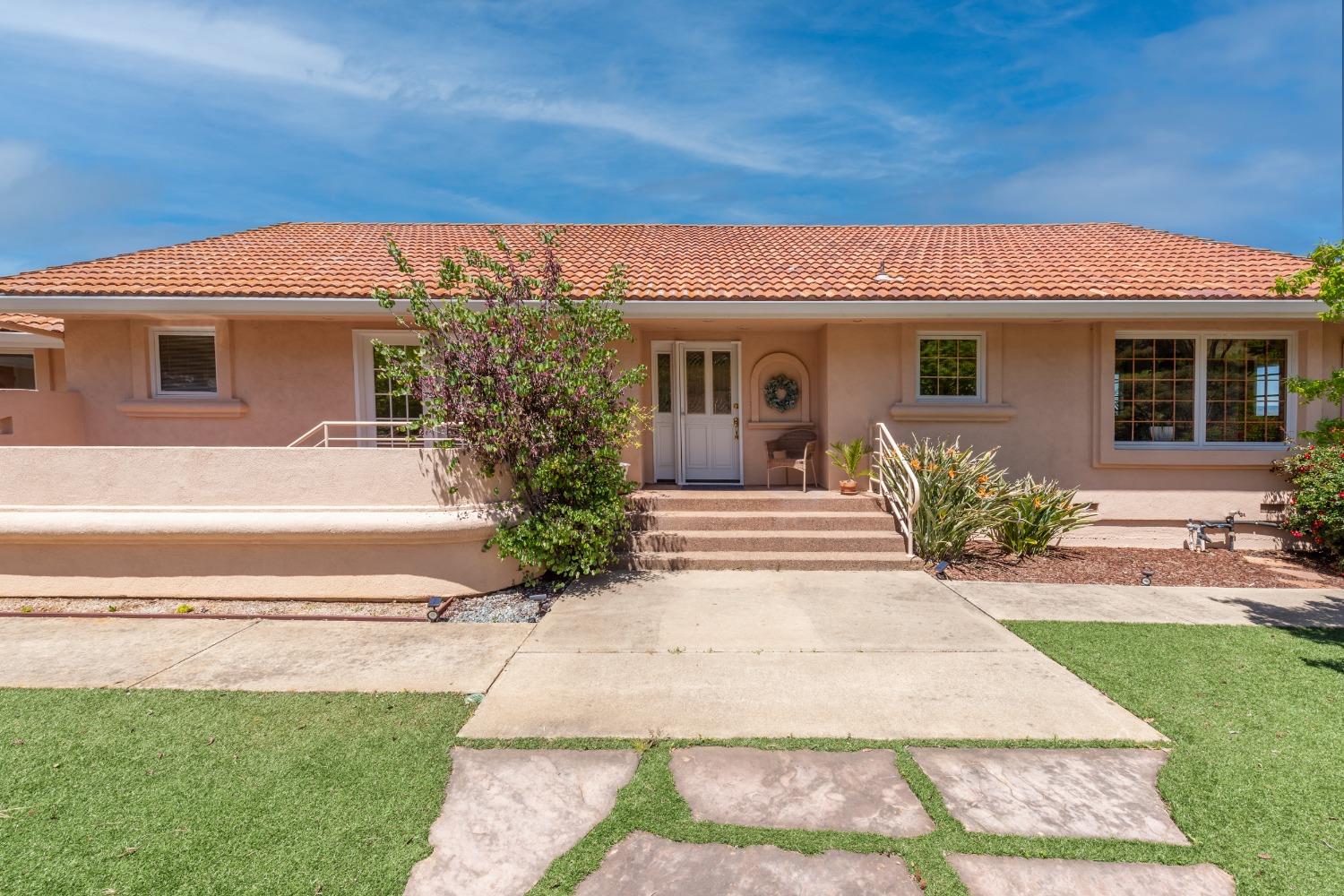 707 Kanaka Valley Road