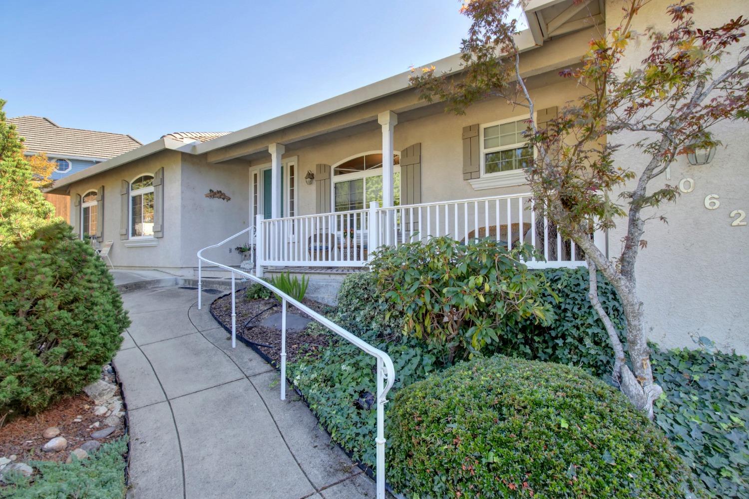 1062 Diamante Robles Court