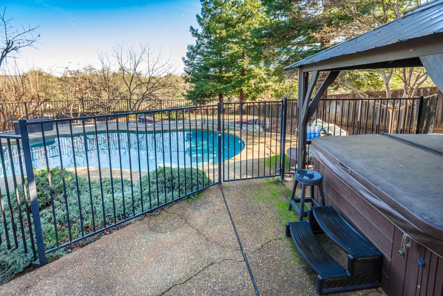 3265 Sandhurst Court