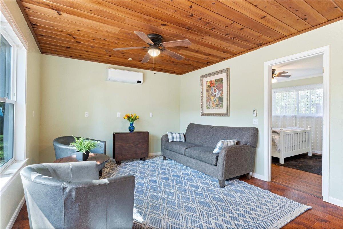 1508 Lomita Way