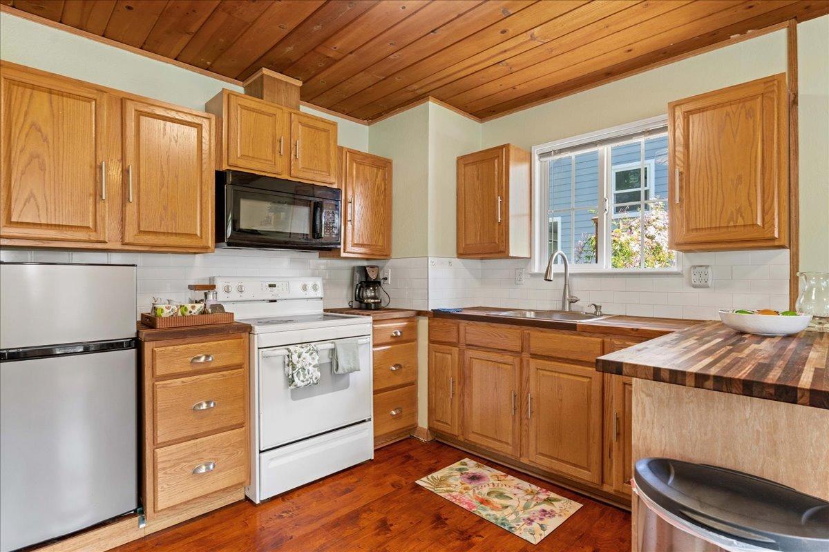 1508 Lomita Way