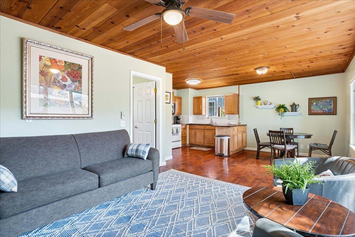 1508 Lomita Way