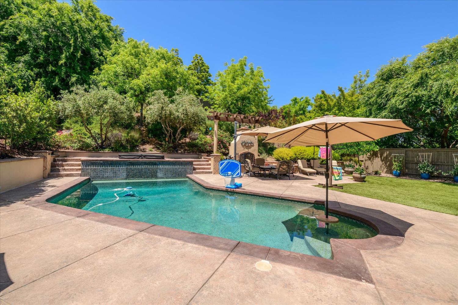 6154 Edgehill Drive