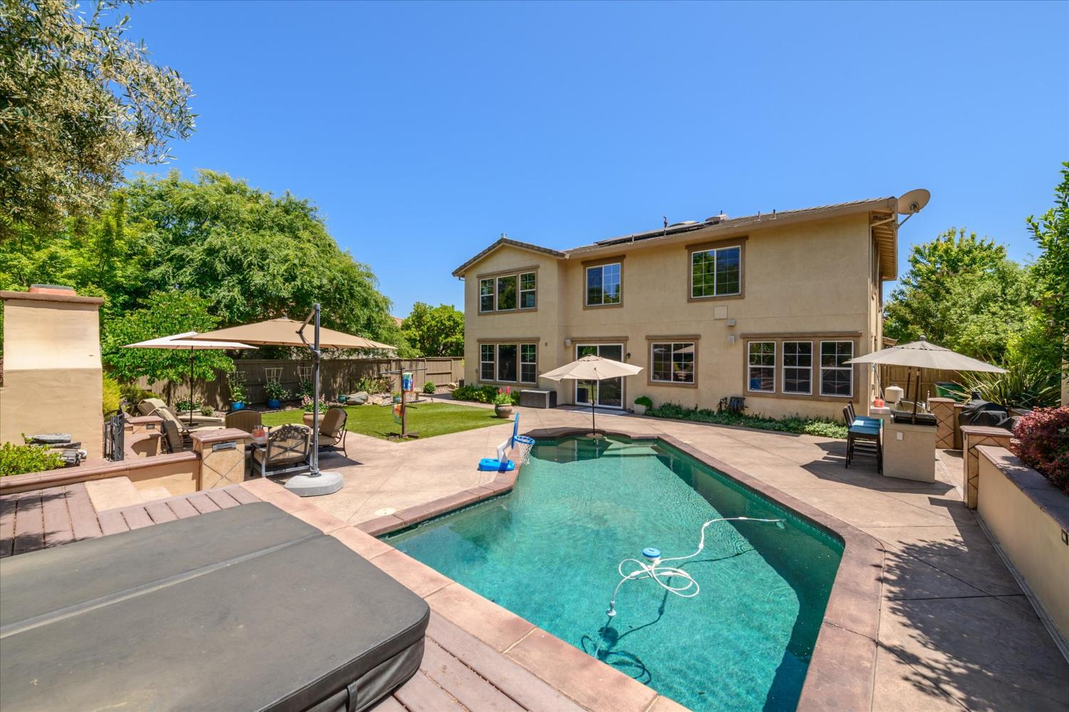 6154 Edgehill Drive