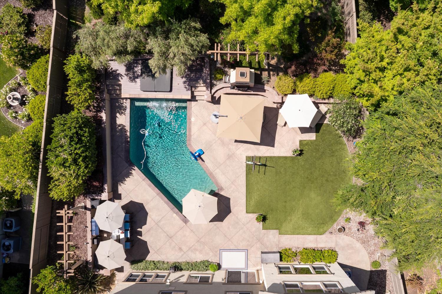 6154 Edgehill Drive