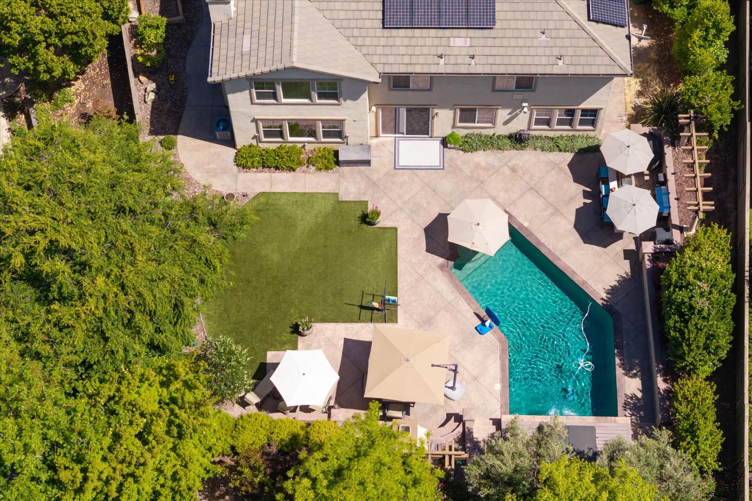 6154 Edgehill Drive