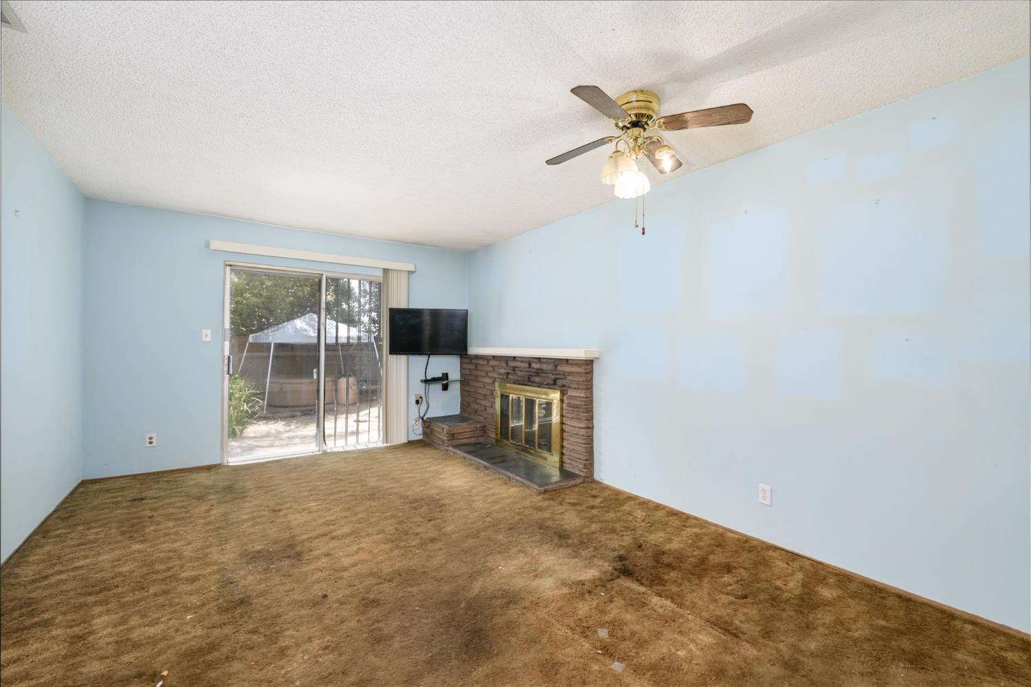 8564 La Riviera Drive