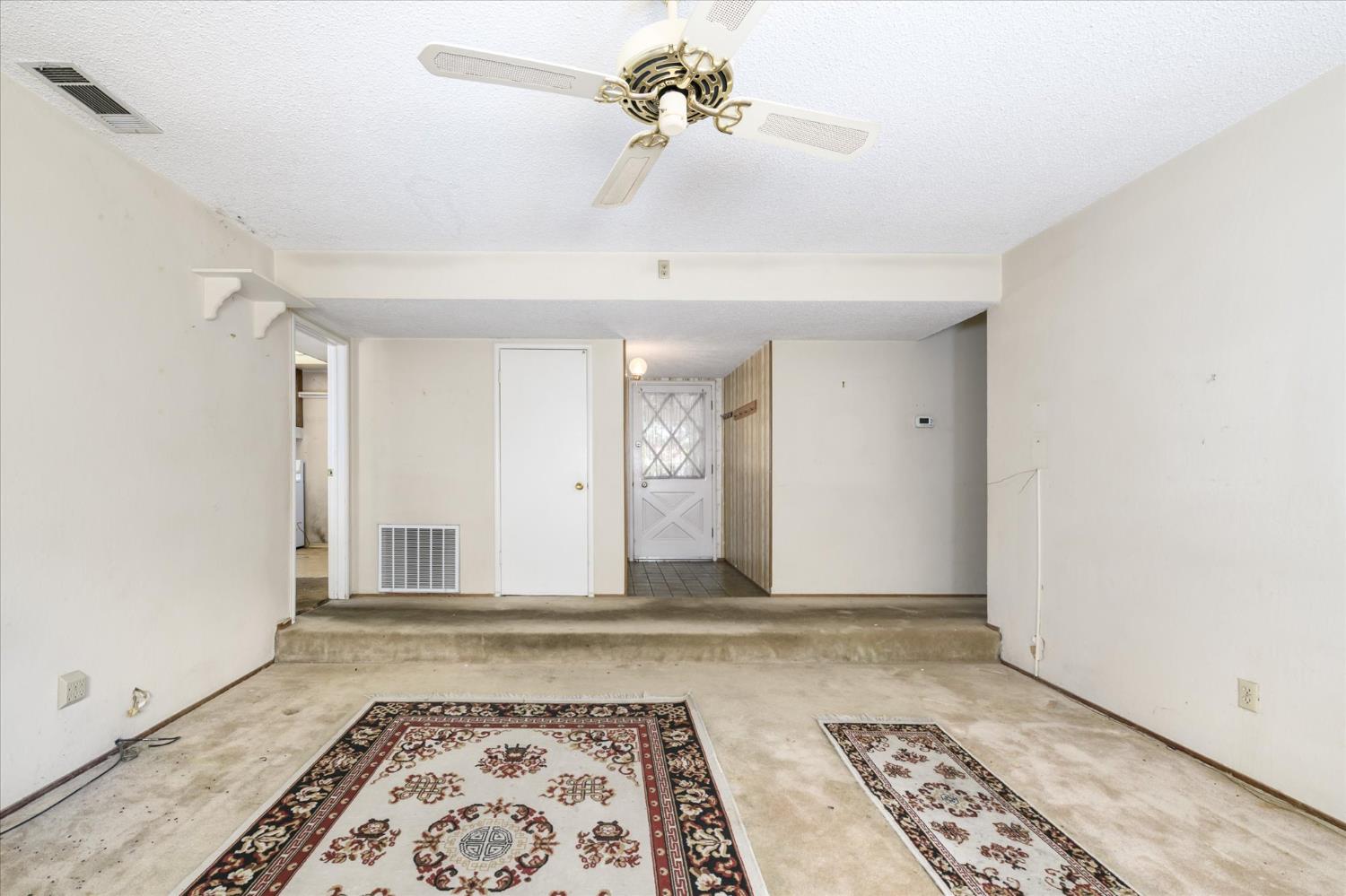 8564 La Riviera Drive