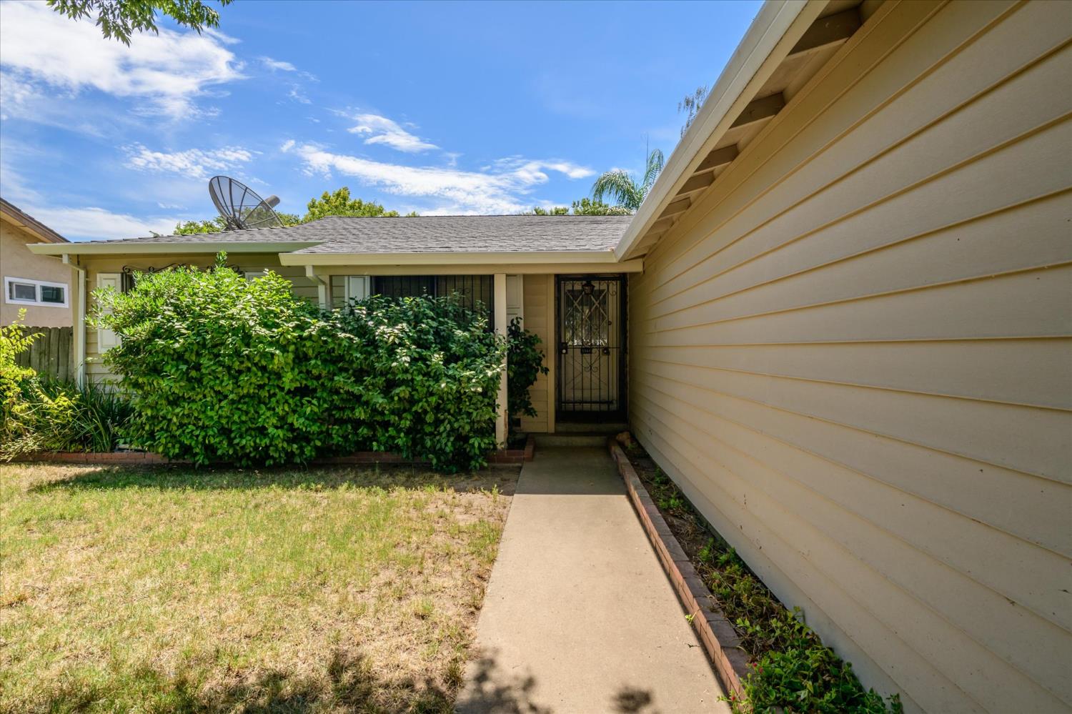 8564 La Riviera Drive