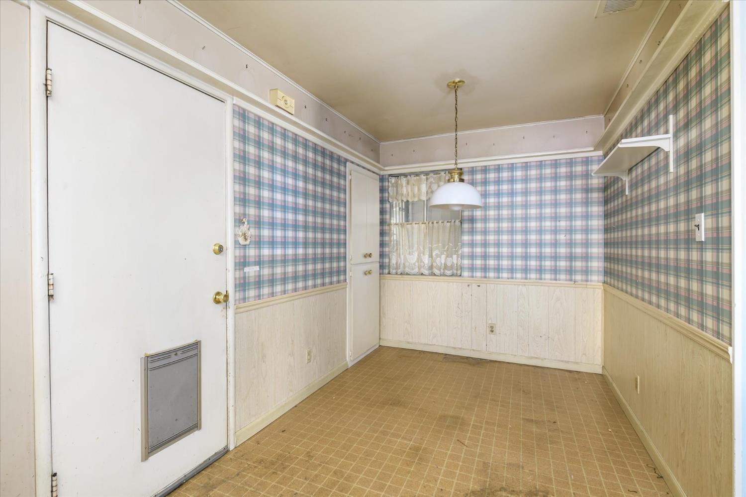 8564 La Riviera Drive