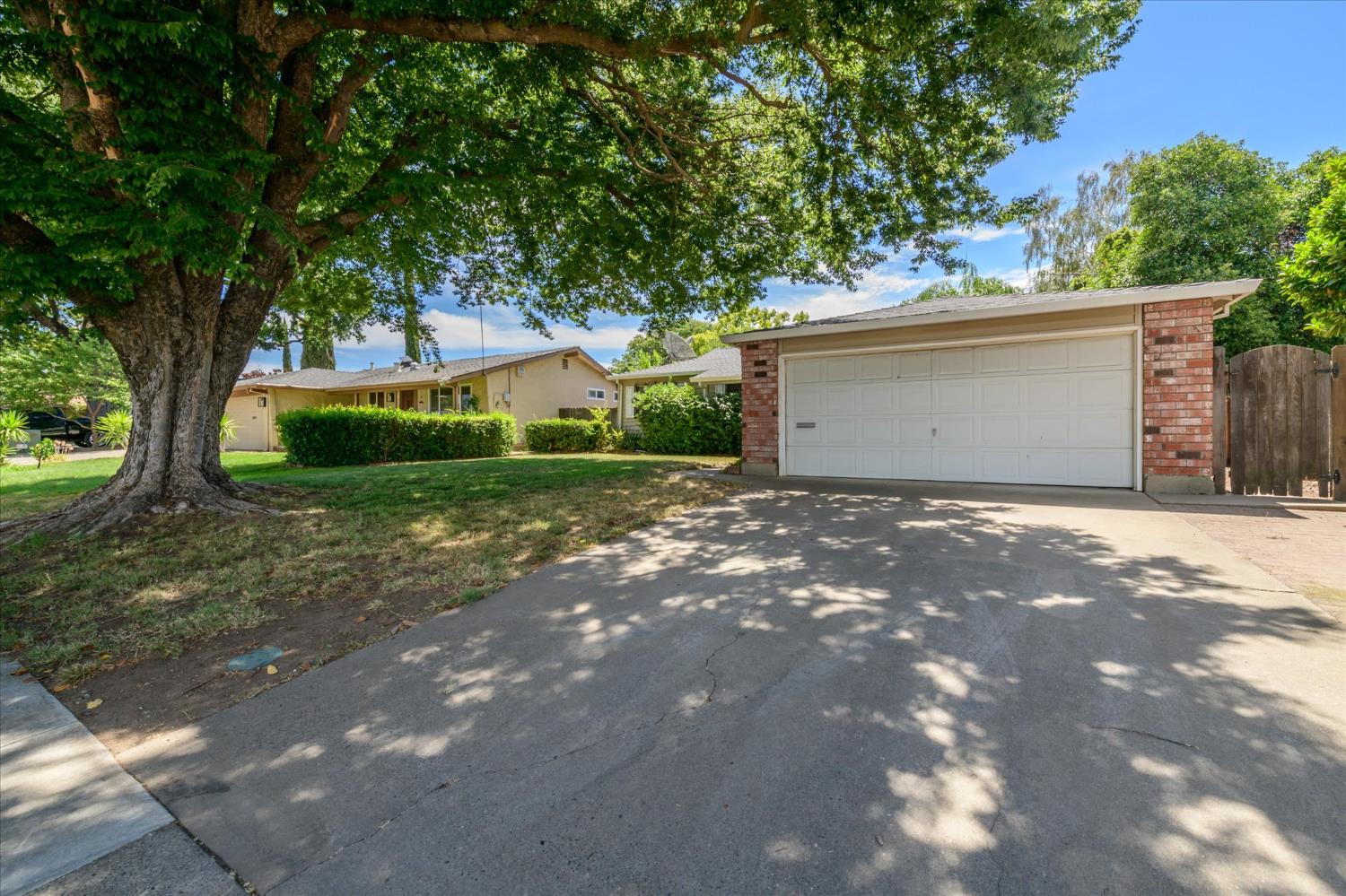 8564 La Riviera Drive