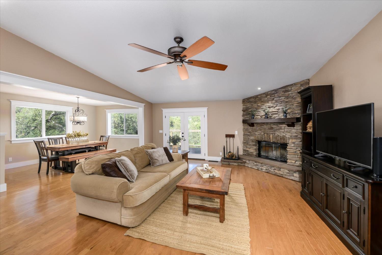 2502 Knollwood Drive