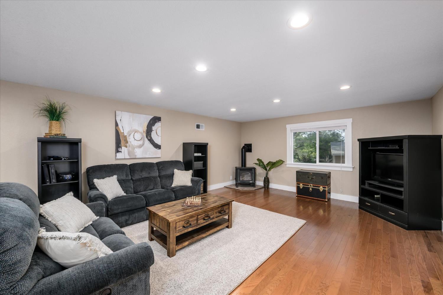 2502 Knollwood Drive