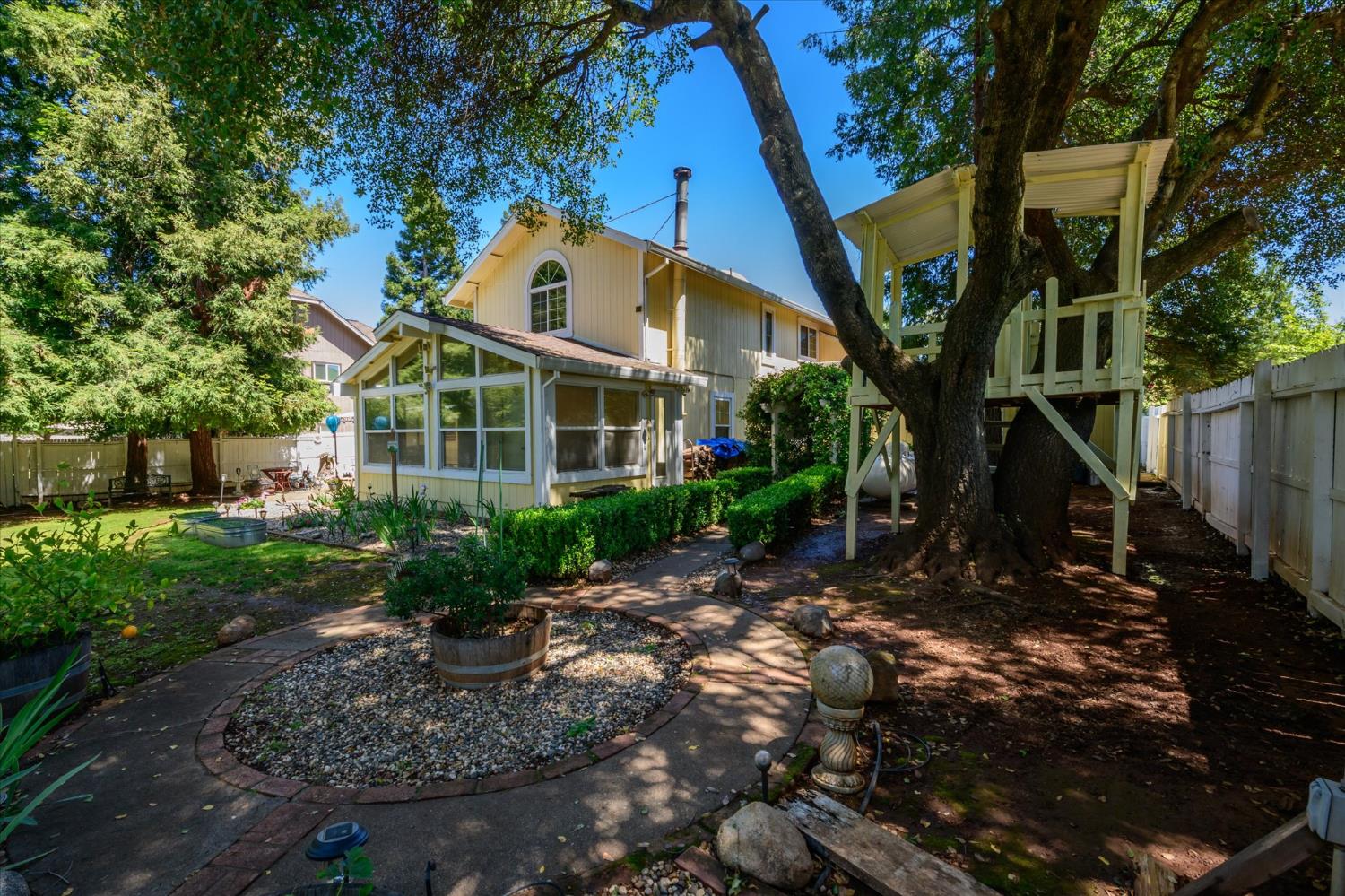 2806 Woodleigh Lane