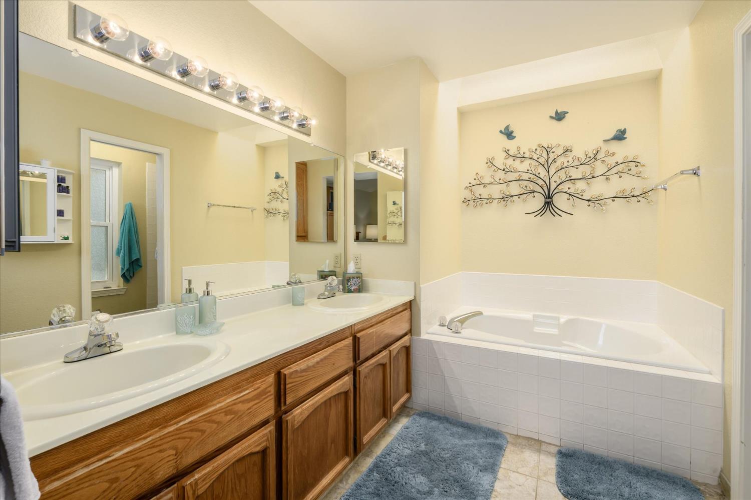 2806 Woodleigh Lane
