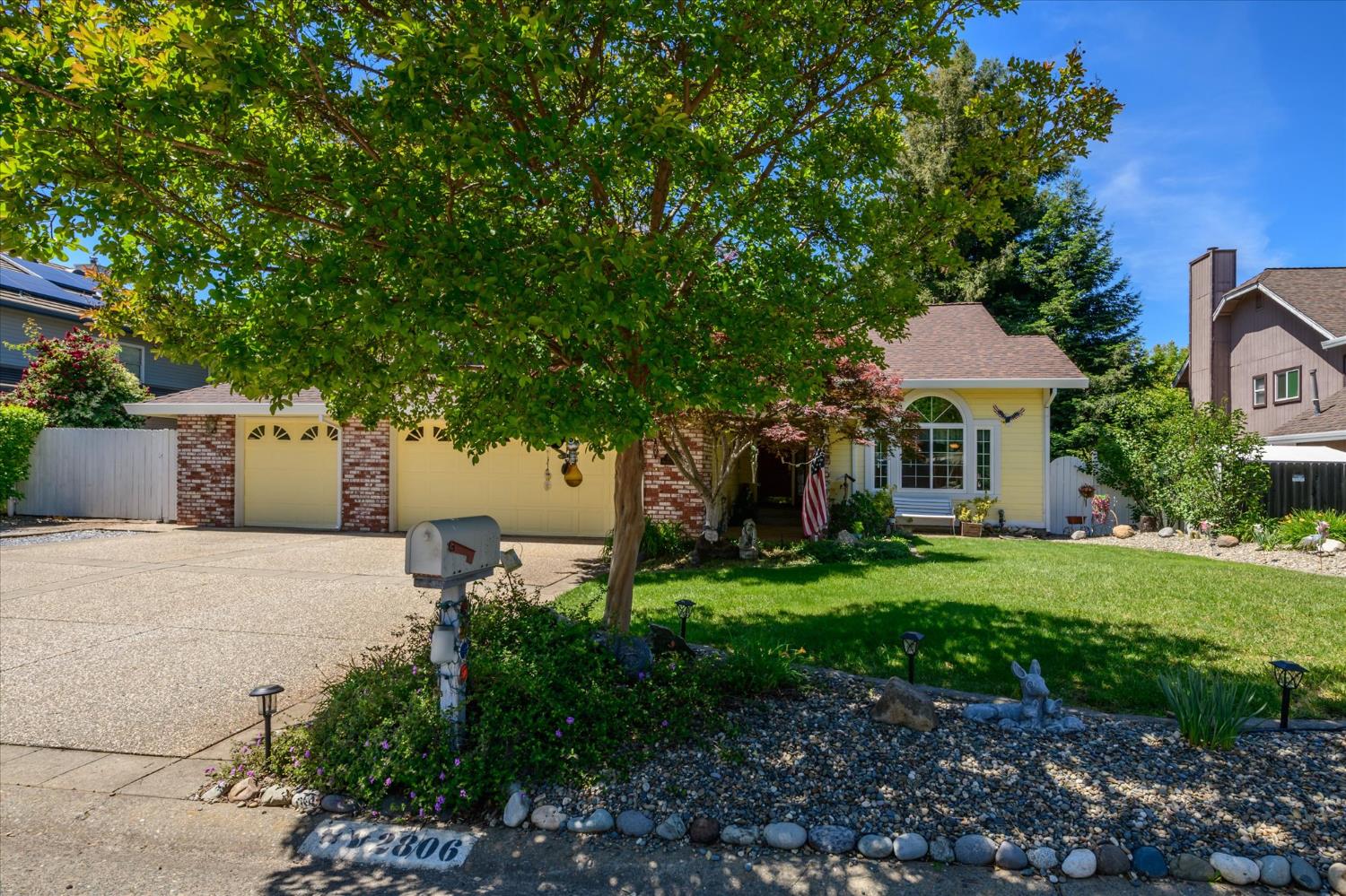 2806 Woodleigh Lane