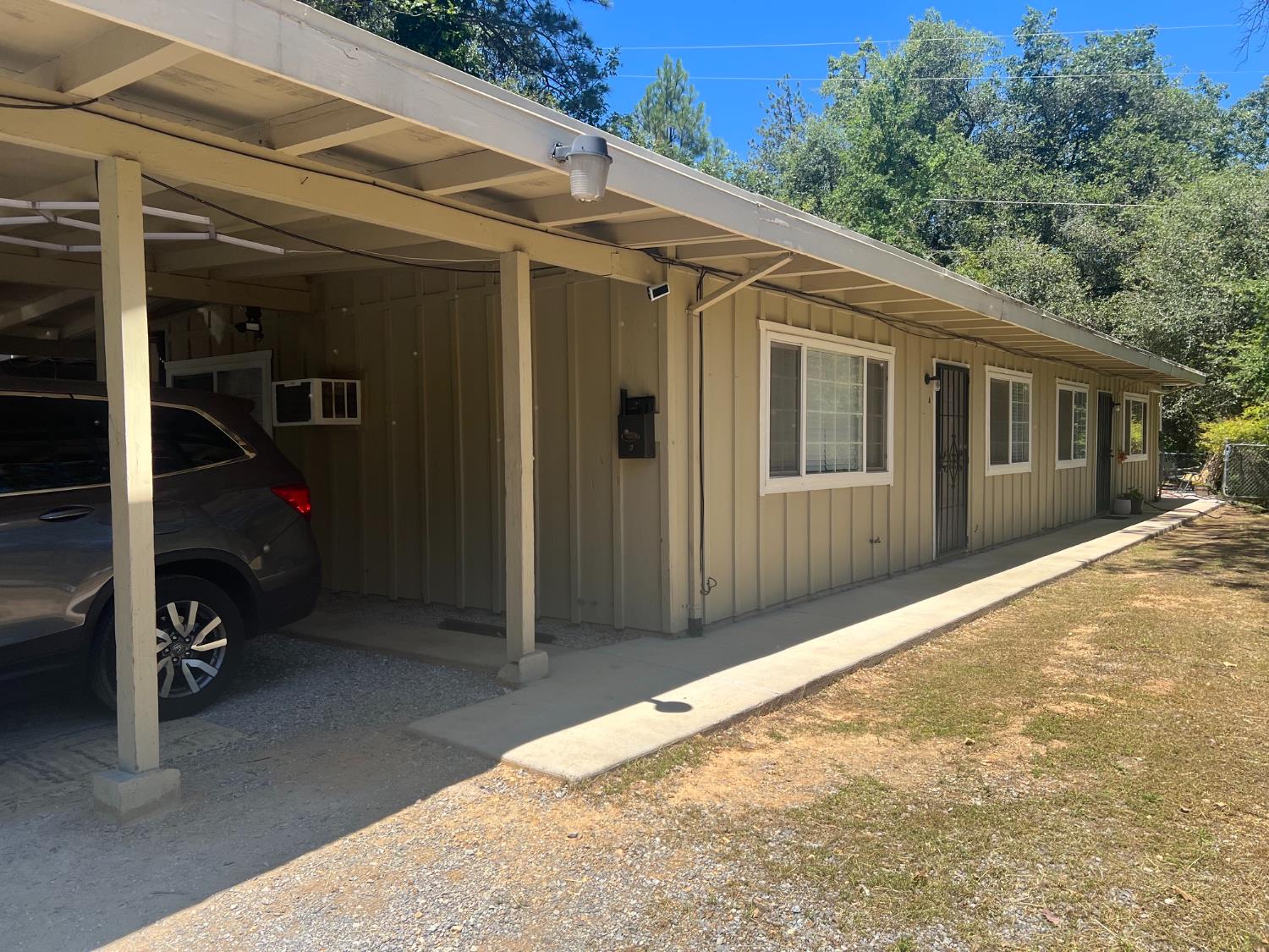 2823 MANOR Drive