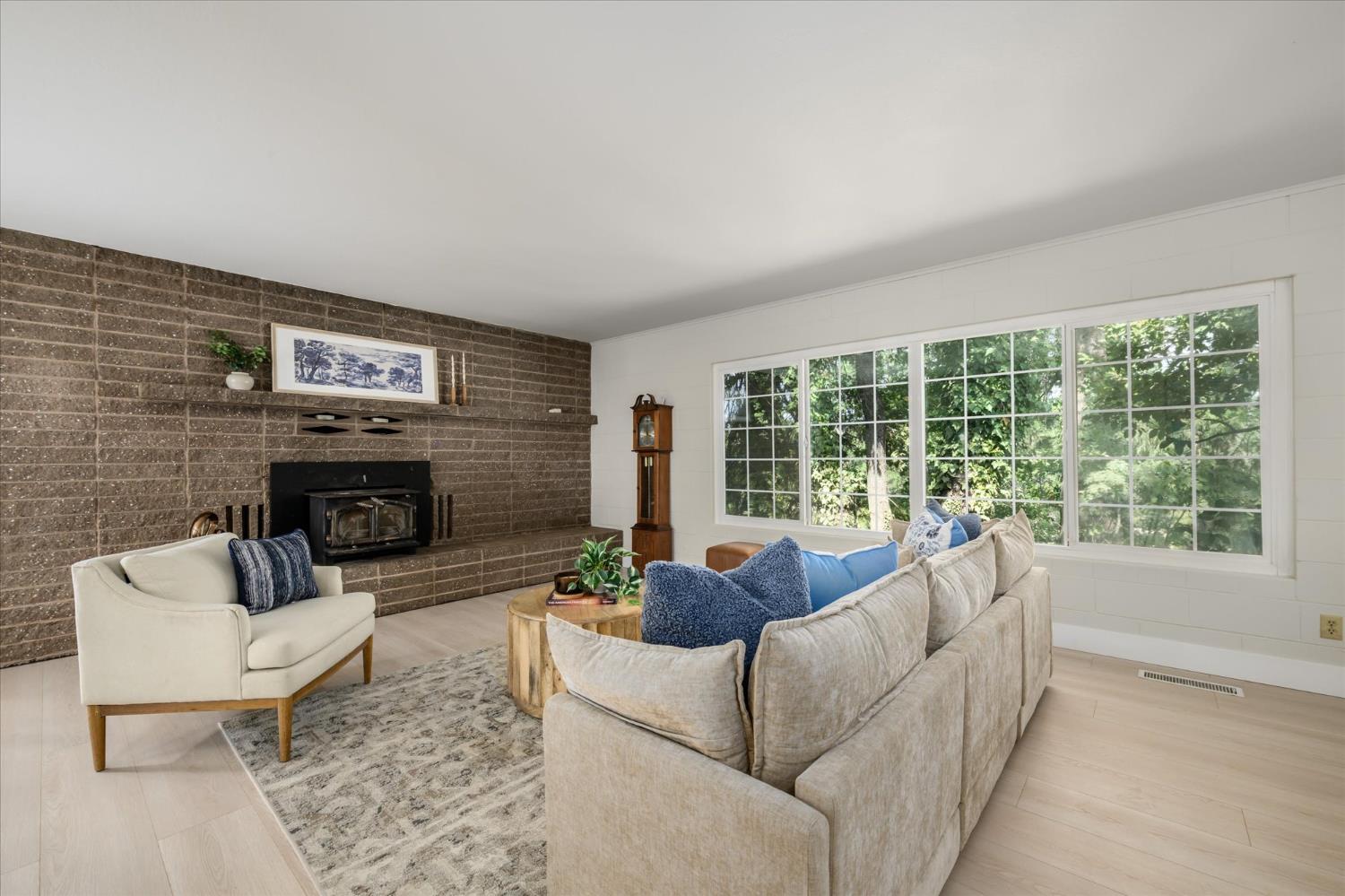 1589 Pleasant Valley Road