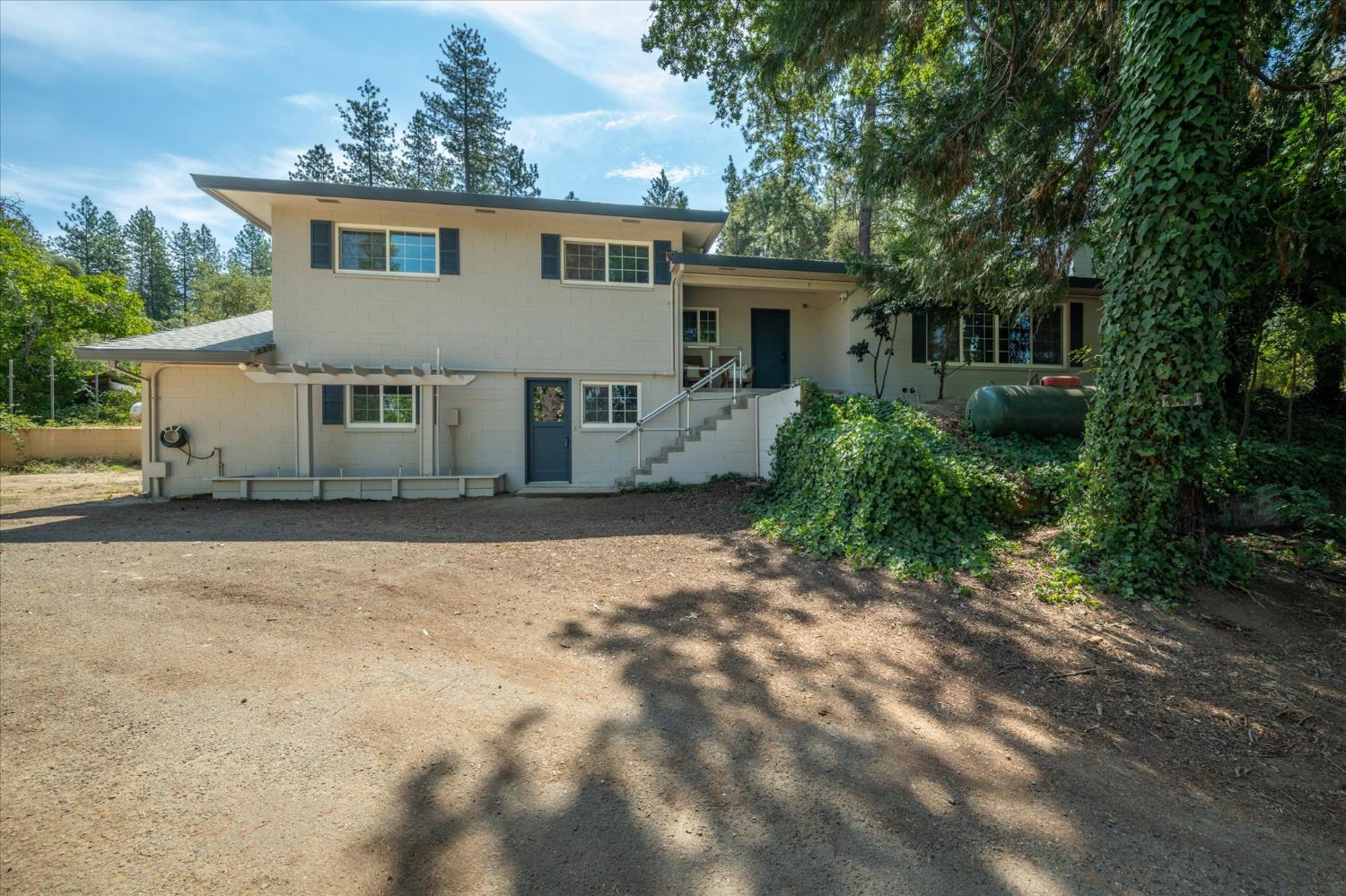 1589 Pleasant Valley Road