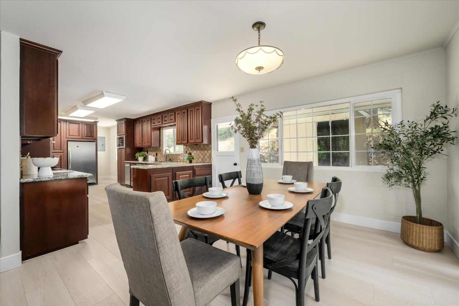 1589 Pleasant Valley Road