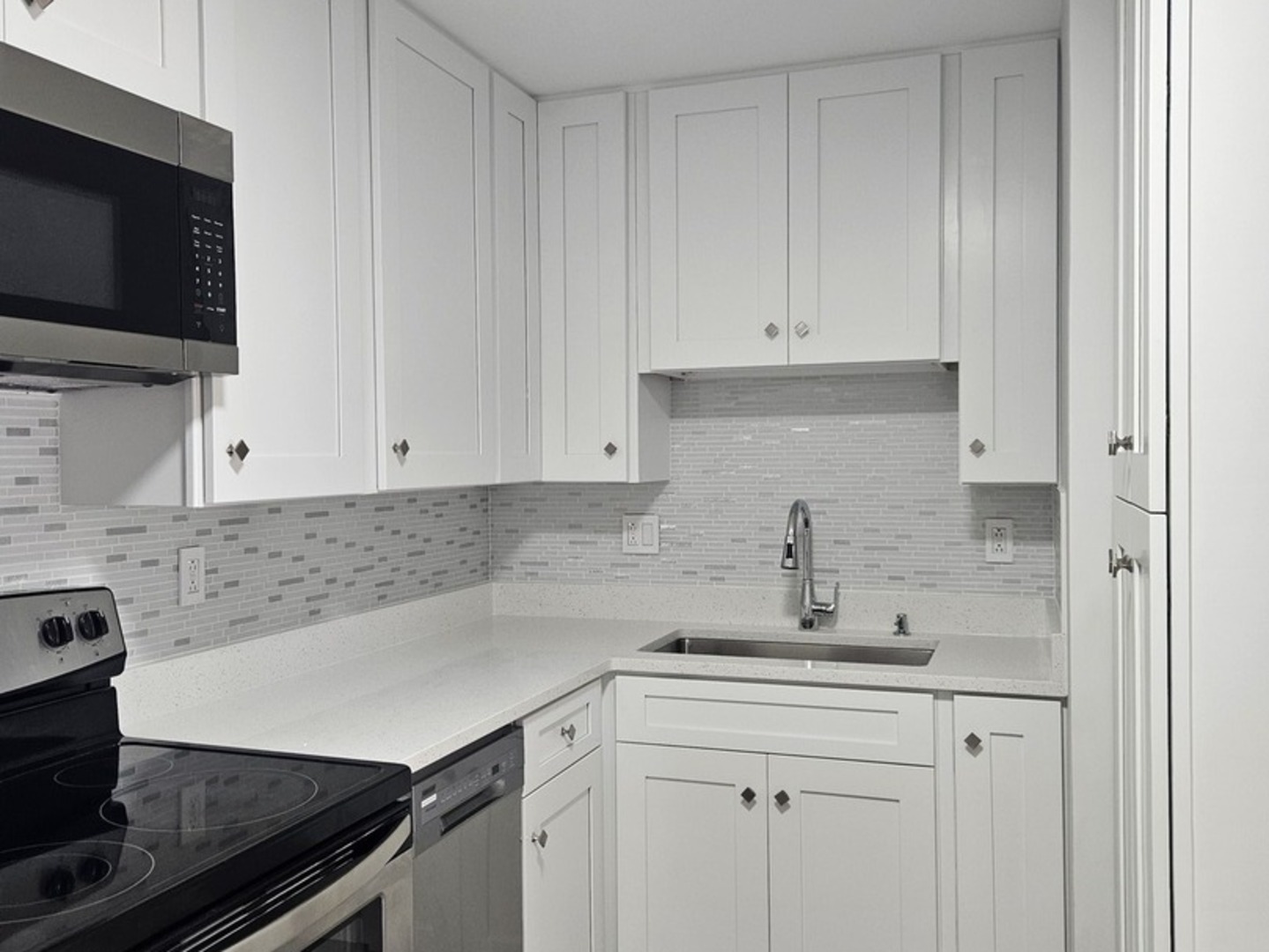 701 W Central Road Unit: B3