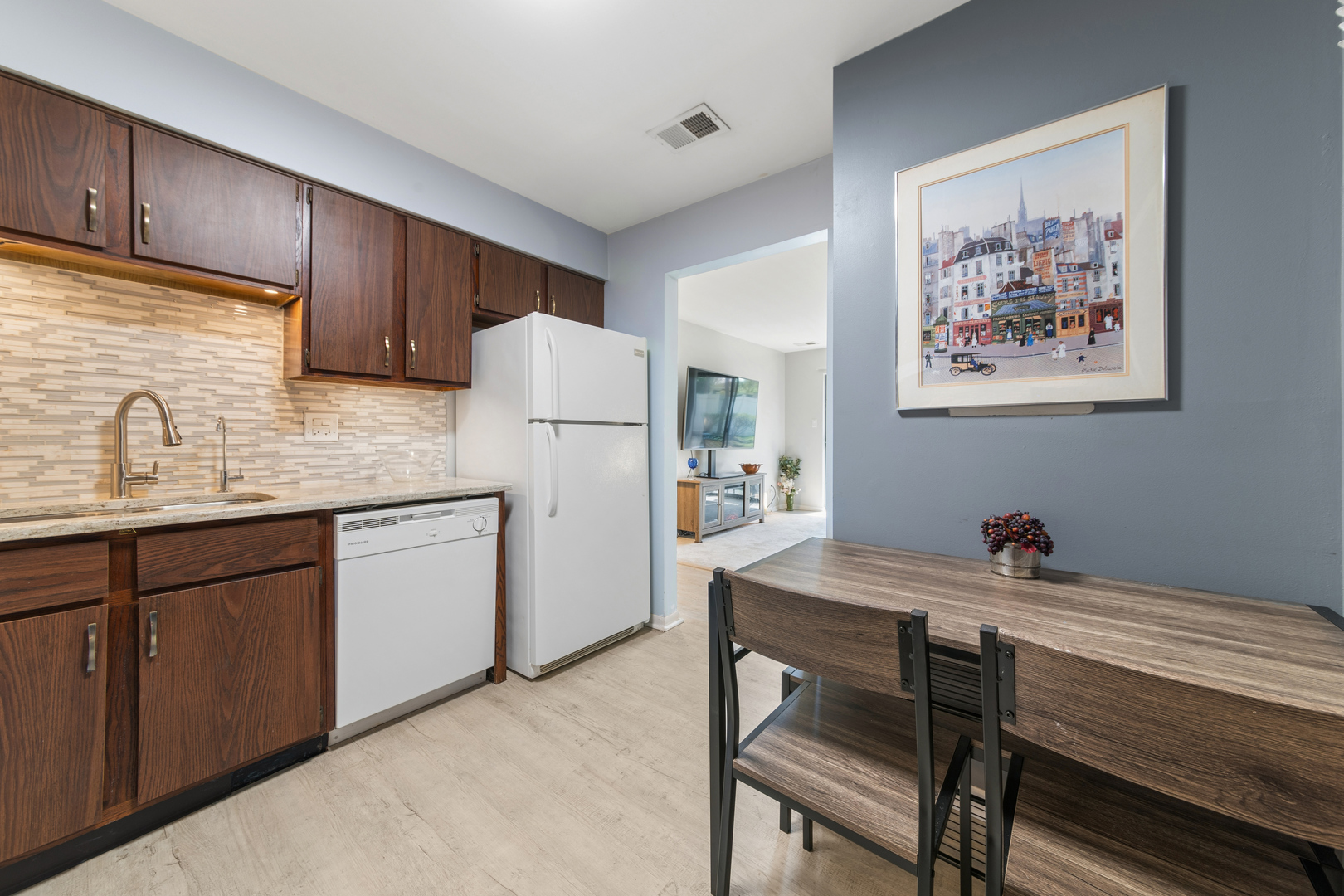 611 W Central Road Unit: A4