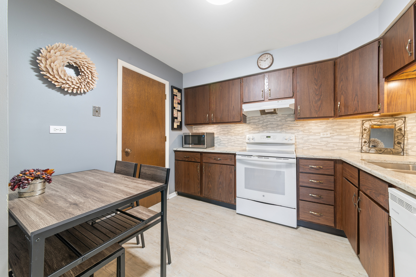 611 W Central Road Unit: A4