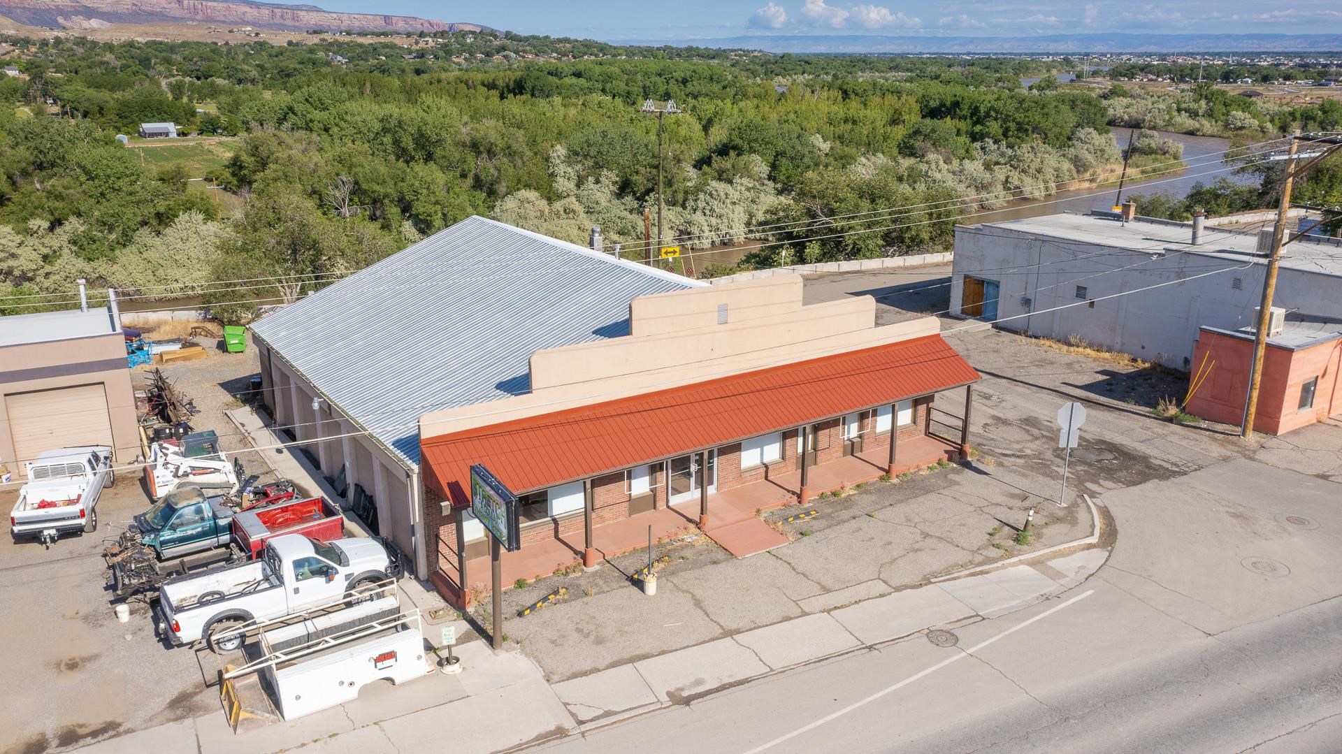 1605 S Highway 50